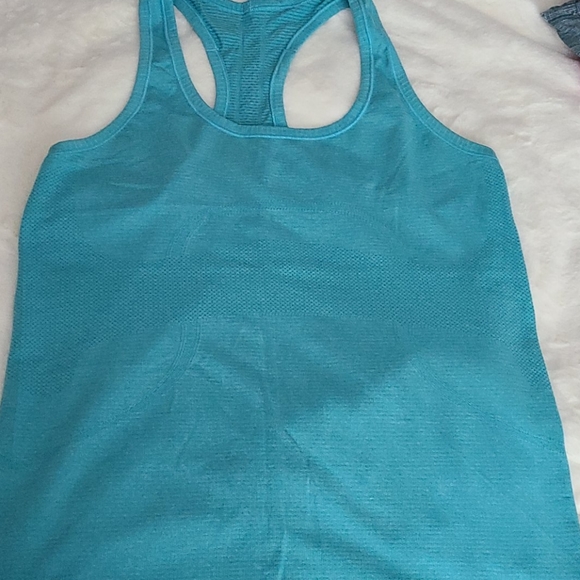 Lululemon tanks - Picture 5 of 11